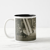 Tasse 2 Couleurs Intérieur de l'atelier d'un tisserand, du volume (Gauche)