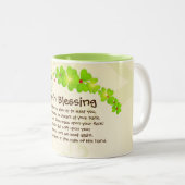 Tasse 2 Couleurs Irish Blessing, que la route monte pour vous renco (Devant droit)