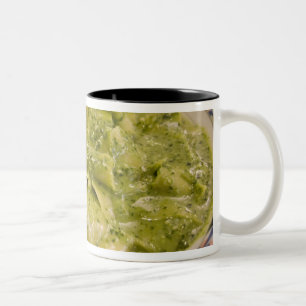 Tasse 2 Couleurs Italie, Camogli. Assiette de pâtes au pesto