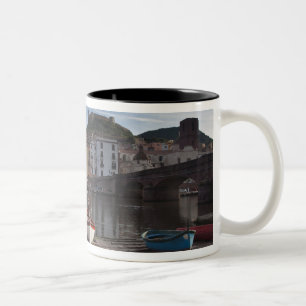 Tasse 2 Couleurs Italie, Sardaigne, Bosa. Rivière Temo et Ponte