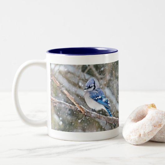 Tasse 2 Couleurs Jay bleu dans une tempête de neige (Avec donut)