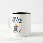 Tasse 2 Couleurs Je ne suis pas un magicien mais un avocat (Devant gauche)