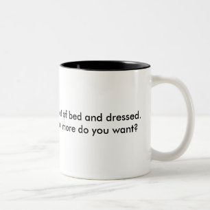 Tasse 2 Couleurs Je suis hors de lit et habillé. Queest-ce que plu