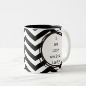 Tasse 2 Couleurs Je suis une de dame étrange (Devant droit)
