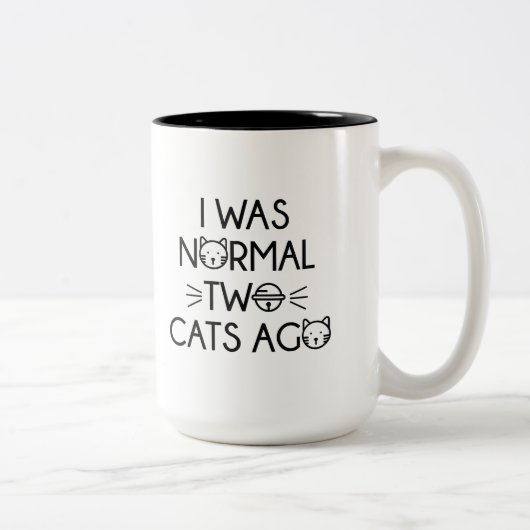 Tasse 2 Couleurs J'Étais Normal Il Y A Deux Chats (Droit)