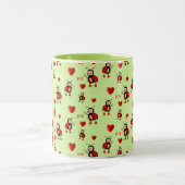 Tasse 2 Couleurs Jolies coccinelles, cœurs et joie sur fond vert cl (Centre)