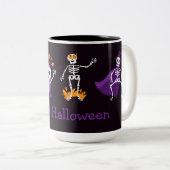 Tasse 2 Couleurs Joyeux Skeletons d'Halloween (Devant droit)