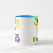 Tasse 2 Couleurs Kiss Me I'm 65 Anniversaire T-shirts et cadeaux (Centre)