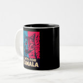 Tasse 2 Couleurs La dame aux chats sans enfants vote Kamala Harris  (Devant gauche)
