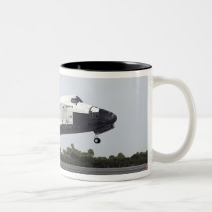 Tasse 2 Couleurs La découverte de navette spatiale atterrit