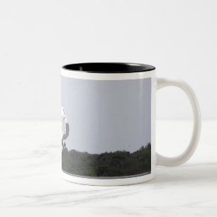 Tasse 2 Couleurs La découverte de navette spatiale atterrit 2