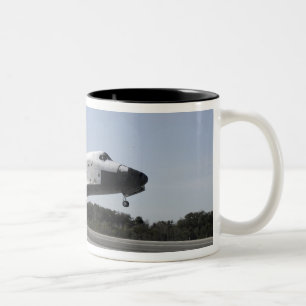 Tasse 2 Couleurs La navette spatiale l'Atlantide atterrit 3