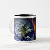 Tasse 2 Couleurs La Terre montrée aux bords extérieurs (Devant gauche)