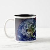 Tasse 2 Couleurs La Terre montrée aux bords extérieurs (Gauche)
