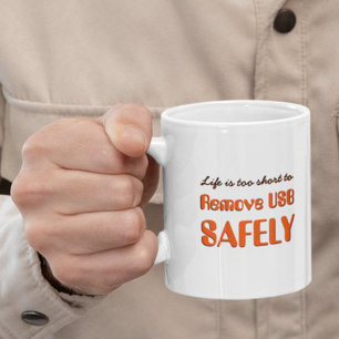 Tasse 2 Couleurs La vie est trop courte pour retirer l'USB en toute