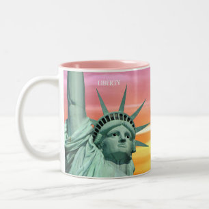 Tasse 2 Couleurs Lady Liberty sur le ciel rose