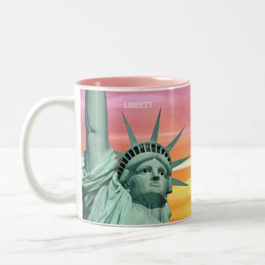 Tasse 2 Couleurs Lady Liberty sur le ciel rose (Gauche)
