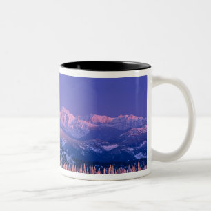Tasse 2 Couleurs L'alpenglow frappe les sommets du Glacier
