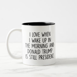 Tasse 2 Couleurs L'amour quand je me lève en AM et Trump est présid