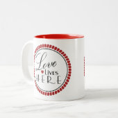Tasse 2 Couleurs L'amour vit ici (Devant gauche)