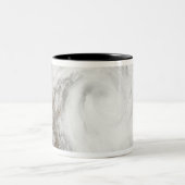 Tasse 2 Couleurs Le cyclone Laurence s'éloigne de l'intérieur (Centre)