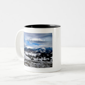 Tasse 2 Couleurs le monde est calme ici