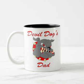 Tasse 2 Couleurs Le papa de chien de diable d'usmc
