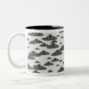 Tasse 2 Couleurs Le papillon de nuit à minuit