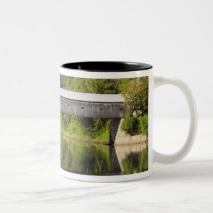 Tasse 2 Couleurs Le pont couvert de Windsor-Cornish enjambe la