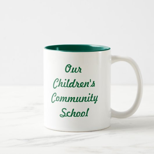 Tasse 2 Couleurs L'école communautaire deux de nos enfants a (Droit)