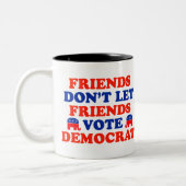 Tasse 2 Couleurs Les amis ne laissent pas le vote Démocrate d'amis (Gauche)