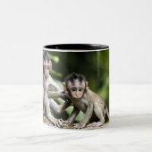 Tasse 2 Couleurs Les bébés singes dans la nature (Centre)