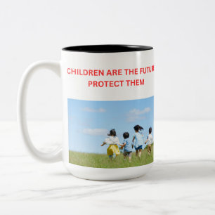 TASSE 2 COULEURS LES ENFANTS SONT L'AVENIR PROTÉGEZ-LES
