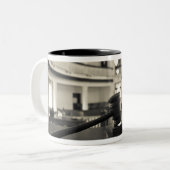 Tasse 2 Couleurs Les Etats-Unis, Alabama, Monroeville. Maison des (Devant gauche)