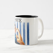 Tasse 2 Couleurs Les femmes donnent du café (Devant droit)