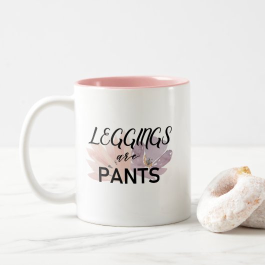Tasse 2 Couleurs Les guêtres sont pantalon (Avec donut)