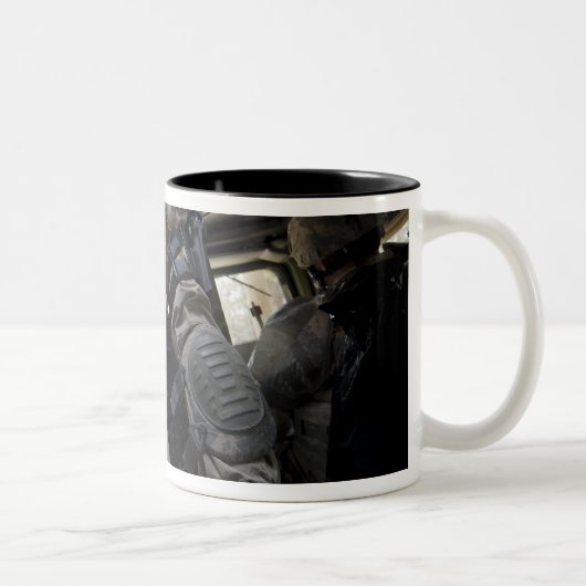 Tasse 2 Couleurs Les marins apprennent les procédures de convoi (Droit)