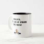 Tasse 2 Couleurs Les policiers matraquent (Devant gauche)