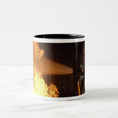 Tasse 2 Couleurs Les pompiers éteignent un feu simulé de batterie (Centre)