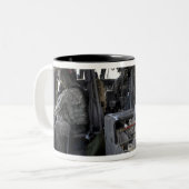 Tasse 2 Couleurs les soldats surveillent les dangers (Devant gauche)