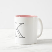Tasse 2 Couleurs Lettre grise de monogramme (Devant droit)