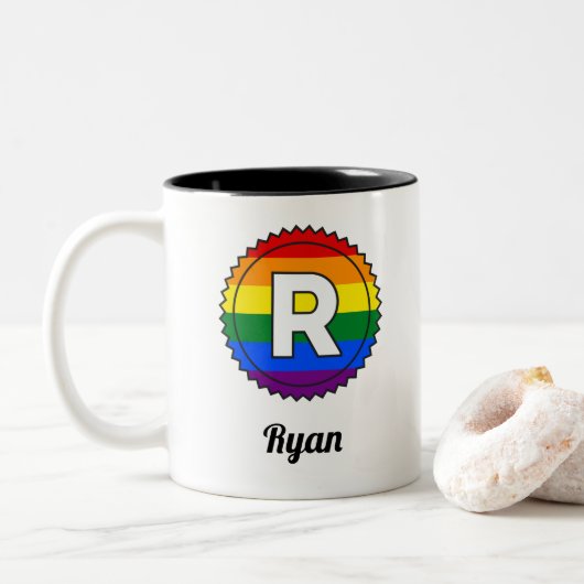 Tasse 2 Couleurs Lettre R Initial & Nom Gay pride Rainbow Monogramm (Avec donut)