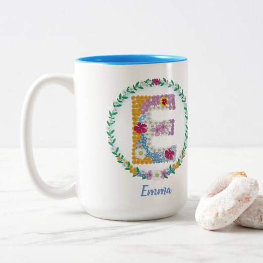 Tasse 2 Couleurs Lettres de fleurs Initiale "E" avec nom personnali (Avec donut)