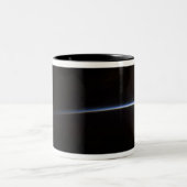 Tasse 2 Couleurs Lever du soleil vu dans l'espace (Centre)