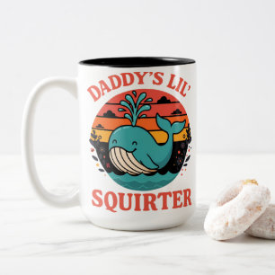 Tasse 2 Couleurs L'illustration rétro de la baleine "Daddy's Lil Sq
