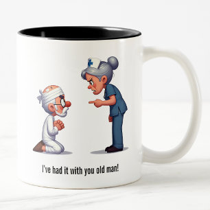Tasse 2 Couleurs L'infirmière tue un patient aîné qui n'est pas né