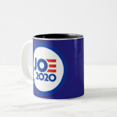 Tasse 2 Couleurs Logo de Joe Biden 2020 (Devant gauche)