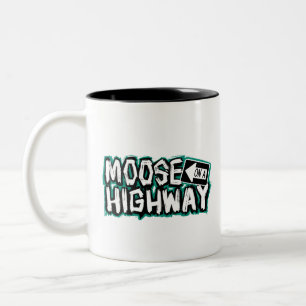 Tasse 2 Couleurs L'orignal sur une boue d'autoroute