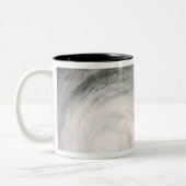 Tasse 2 Couleurs L'ouragan Gustav sur la Louisiane (Gauche)