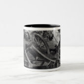 Tasse 2 Couleurs Lutte sur un pont pendant la retraite (Centre)